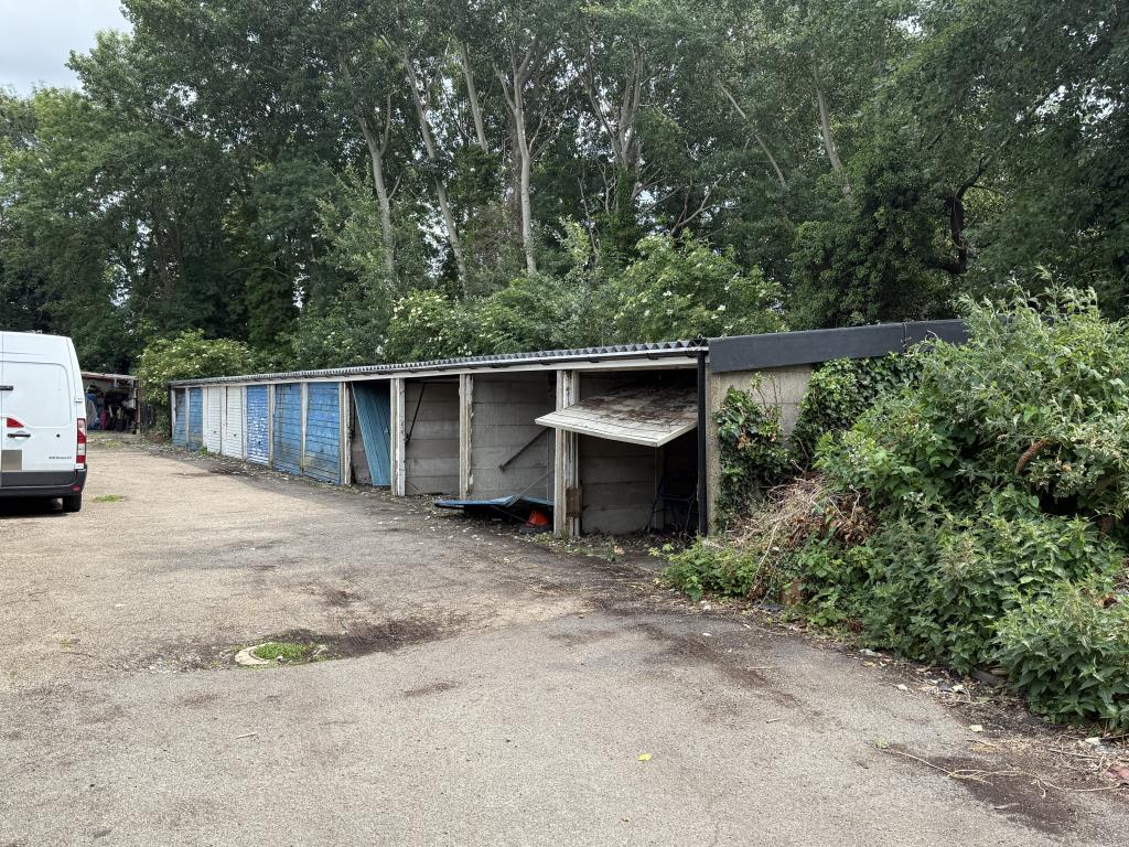 Lot: 5 - ELEVEN GARAGES WITH LAND IN RESIDENTIAL AREA - Eleven Garages